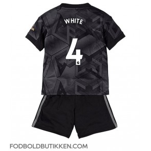 Arsenal Benjamin White #4 Udebanetrøje Børn 2022-23 Kortærmet (+ Korte bukser)